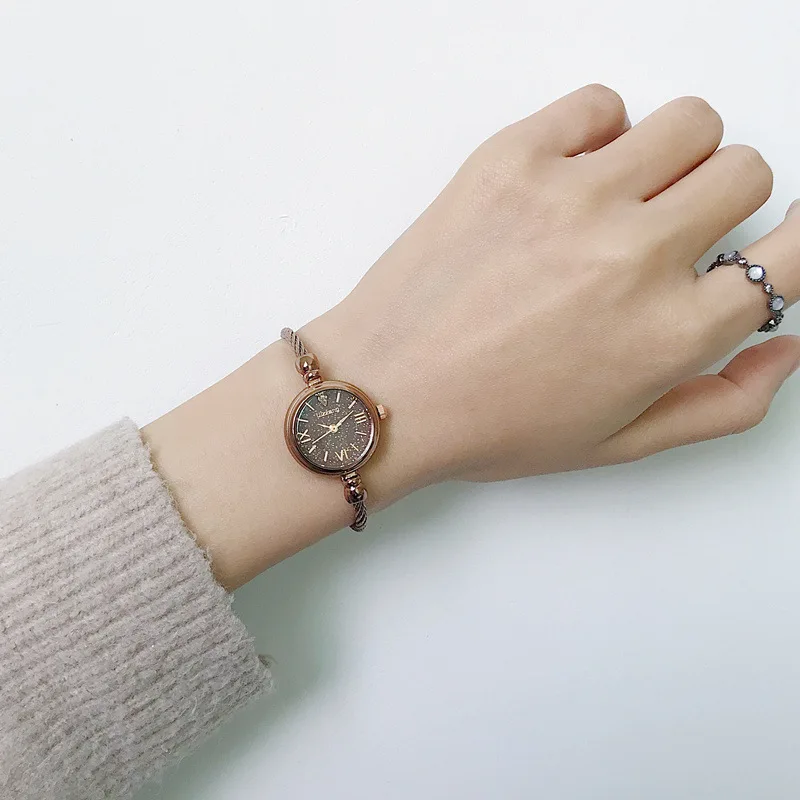 Minimalism Lady Watch Elegant Retro Tiny Women Watch Rose Gold Open Bracelet Casual School Student Girls Clock
Minimalism Lady Watch Elegant Retro Tiny Women Watch Rose Gold Open Bracelet Casual School Student Girls Clock