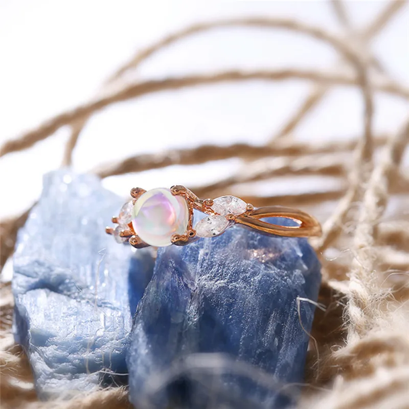 ROMAD Moonstone Ring for Women Wedding Finger Ring Leaf CZ Engagement Ring Fashion Rose Gold Ring Retro Jewelry R4
ROMAD Moonstone Ring for Women Wedding Finger Ring Leaf CZ Engagement Ring Fashion Rose Gold Ring Retro Jewelry R4
