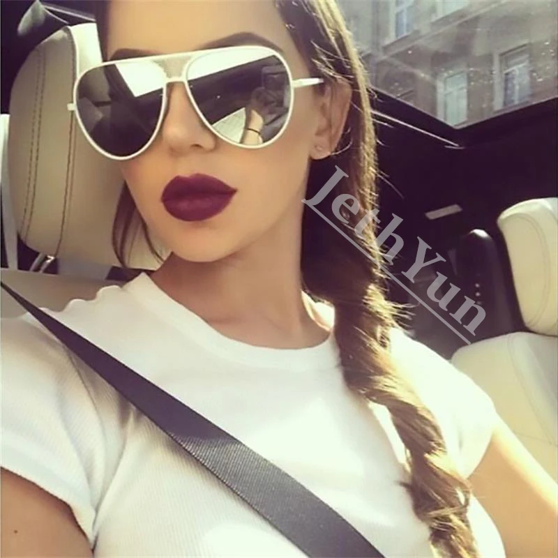 White Mirror Sunglasses Australian Fashion Designer Brand Luxury Women Shades Trendy Pink Pilot Sunglasses Gafas De Sol
White Mirror Sunglasses Australian Fashion Designer Brand Luxury Women Shades Trendy Pink Pilot Sunglasses Gafas De Sol