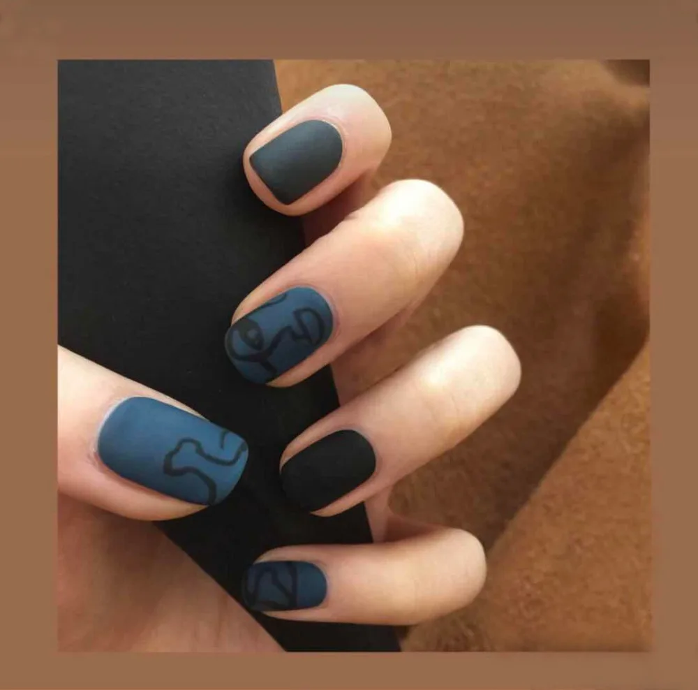 Matte dark blue pure color with abstract pattern false nails 24pcs Short size lady full nail tips cute decorated fake nails
Matte dark blue pure color with abstract pattern false nails 24pcs Short size lady full nail tips cute decorated fake nails