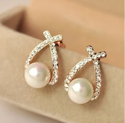 Nice shopping!! 2016 Fashion Gold Crystal Stud Earrings Brincos Perle Pendientes Bou Pearl Earrings For Woman E130
Nice shopping!! 2016 Fashion Gold Crystal Stud Earrings Brincos Perle Pendientes Bou Pearl Earrings For Woman E130