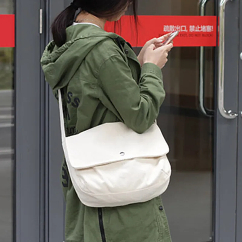 Original new casual messenger bag Simple art fan canvas shoulder bag Fashion wild women's cross body solid color flat bag
Original new casual messenger bag Simple art fan canvas shoulder bag Fashion wild women's cross body solid color flat bag