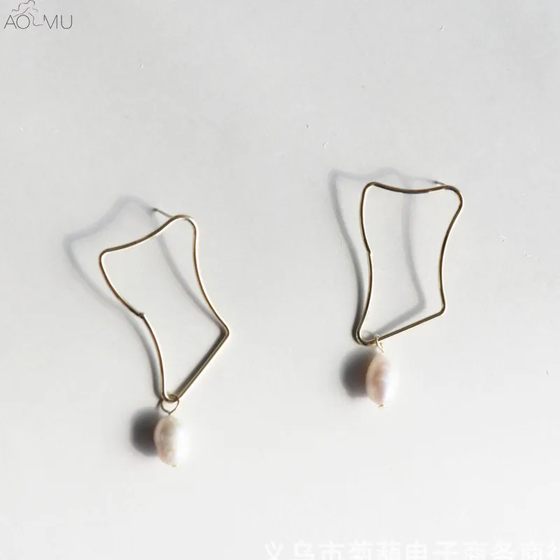 AOMU Vintage Design S925 Sterling Silver Pin Gold Metal Plated Geometric Irregular Pearl Stud Earrings for Women Girl Gift Party
AOMU Vintage Design S925 Sterling Silver Pin Gold Metal Plated Geometric Irregular Pearl Stud Earrings for Women Girl Gift Party