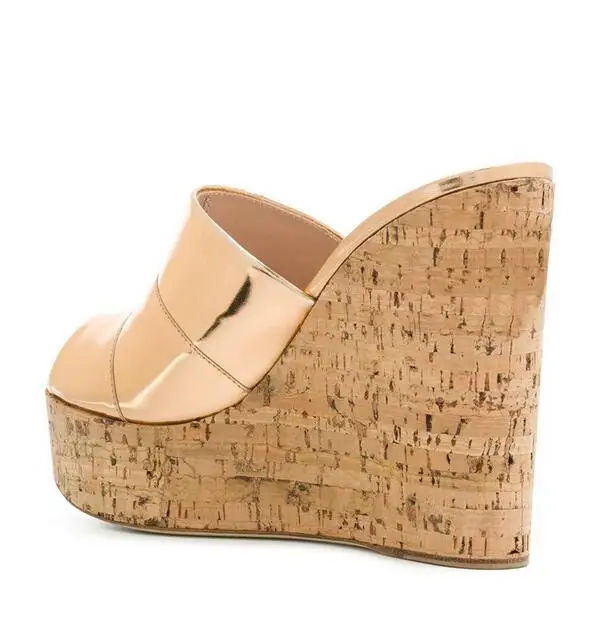 Sexy Gold Patent Leather Wedge Platform Sandals Peep Toe Wedge Heel Mules Summer Sexy Sandals for Woman Super High Slides Shoes
Sexy Gold Patent Leather Wedge Platform Sandals Peep Toe Wedge Heel Mules Summer Sexy Sandals for Woman Super High Slides Shoes
