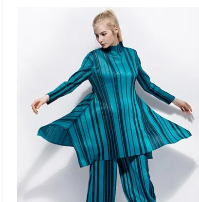 FREE SHIPPING Miyake fold striped long sleeve turtleneck loose and irregular T-shirt + wide leg pants suit IN STOCK
FREE SHIPPING Miyake fold striped long sleeve turtleneck loose and irregular T-shirt + wide leg pants suit IN STOCK