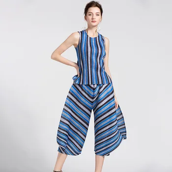 Plus Size Two Piece Set Women Summer New Striped Sleeveless Tops + Striped Harem Pants Miyake Pleats Set Female
Plus Size Two Piece Set Women Summer New Striped Sleeveless Tops + Striped Harem Pants Miyake Pleats Set Female