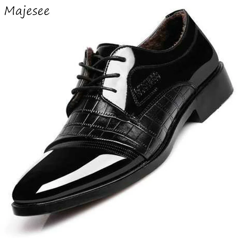 Men's Dress Shoes New British Style High Quality Patent Leather Men All-match Party Wedding Classic Non-slip Deodorant Shoe 2019
Men's Dress Shoes New British Style High Quality Patent Leather Men All-match Party Wedding Classic Non-slip Deodorant Shoe 2019