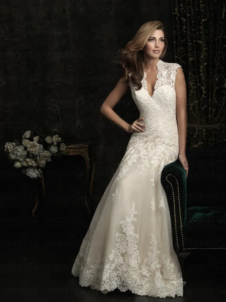 Lace-Wedding-Dress-2015-Backless-Lace-Up-V-Neck-Plus-Size-Beach-Sleeveless-Wedding-Dresses-Custom (1)