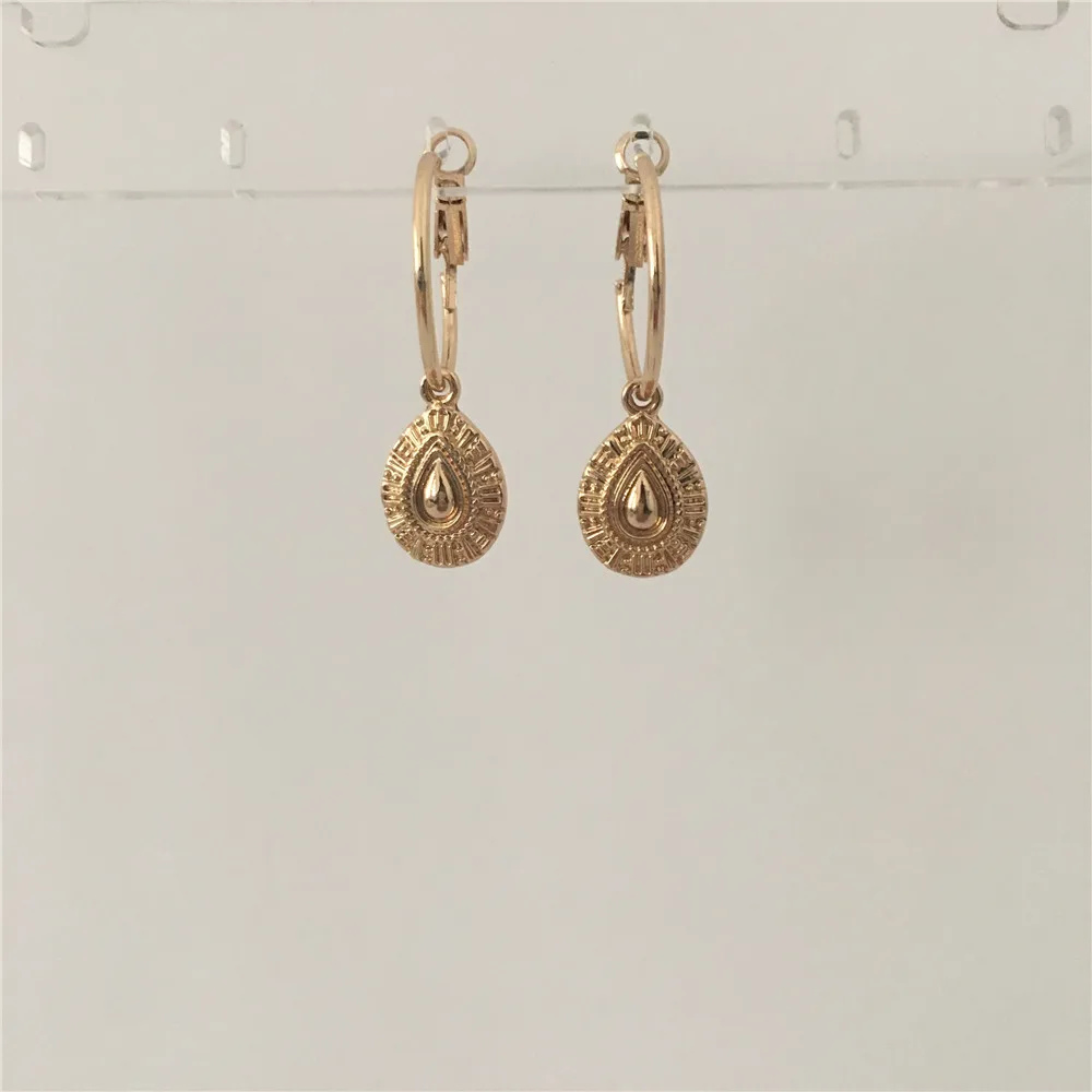 Trendy Gold Color Textured Engraved Tear Drop Charm Clutch Hoop Earrings For Women Jewelry Gorgeous
Trendy Gold Color Textured Engraved Tear Drop Charm Clutch Hoop Earrings For Women Jewelry Gorgeous