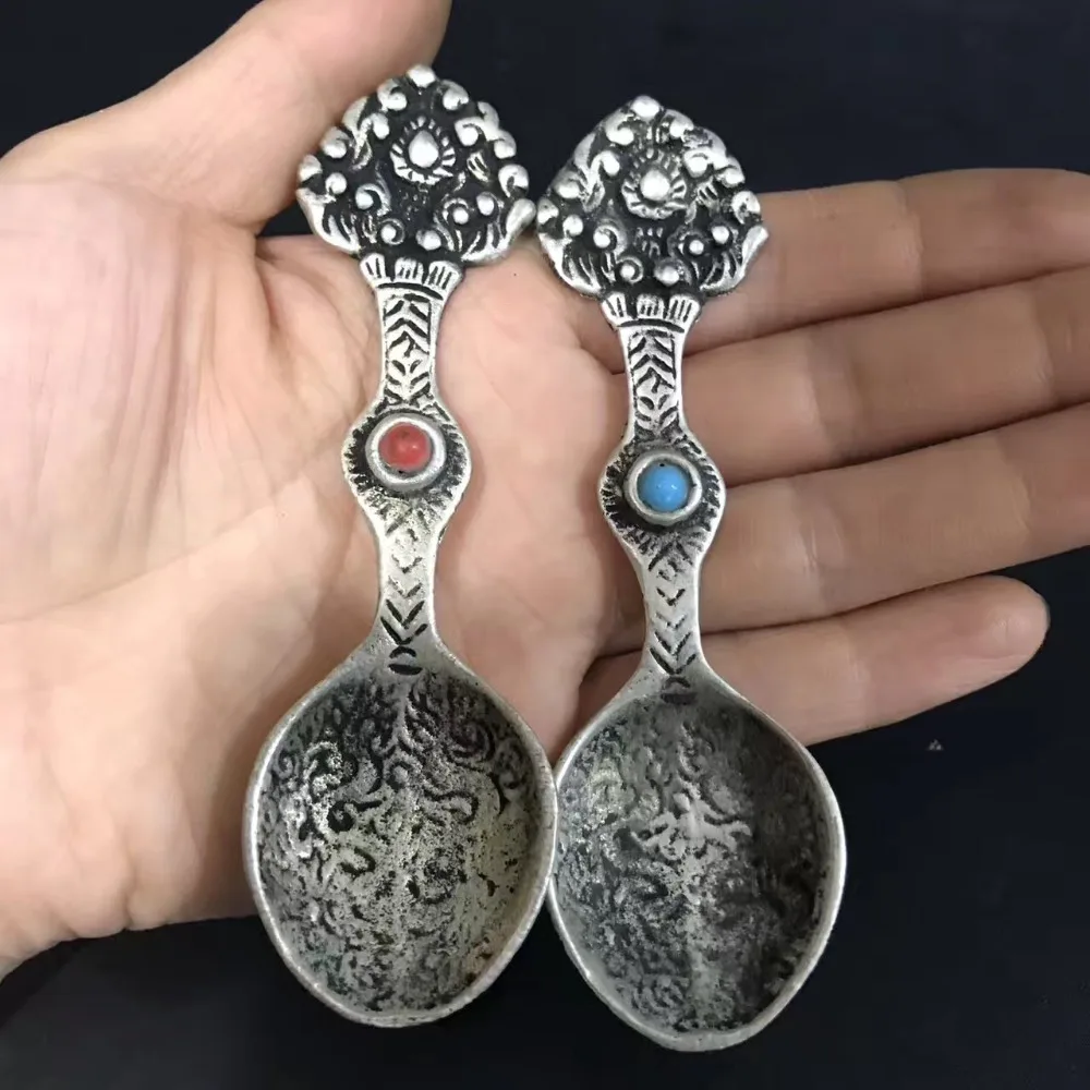 Antique collection of old Tibetan Silver sculptures furniture furnishings pine stones white copper spoons,random delivery
Antique collection of old Tibetan Silver sculptures furniture furnishings pine stones white copper spoons,random delivery