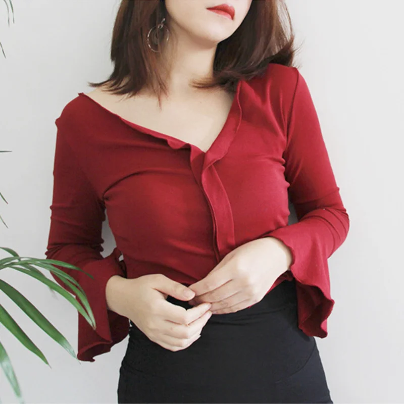 Fashion Vintage Ruffled Red Shirt Women Solid V-neck Long Sleeve Tops Casual Flare Sleeve Tee Streetwear Femininas T-shirts
Fashion Vintage Ruffled Red Shirt Women Solid V-neck Long Sleeve Tops Casual Flare Sleeve Tee Streetwear Femininas T-shirts