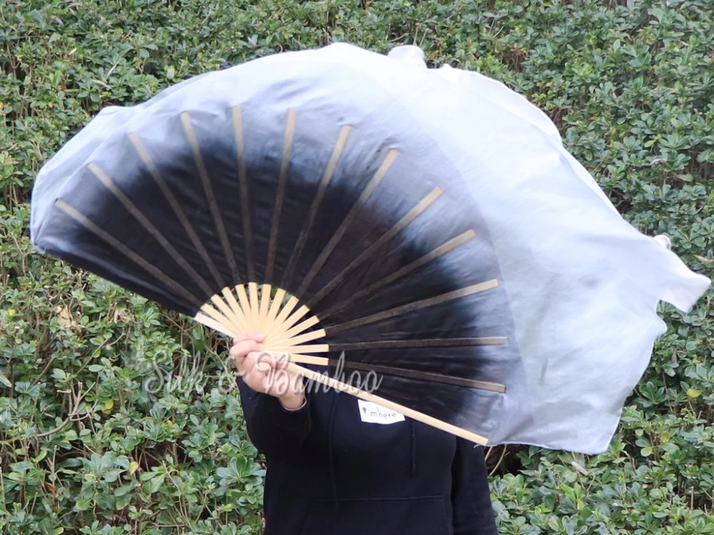 1pc right hand Black-white 38cm bamboo+60cm silk Chinese dance silk fan(flutter), real flowy silk!
1pc right hand Black-white 38cm bamboo+60cm silk Chinese dance silk fan(flutter), real flowy silk!