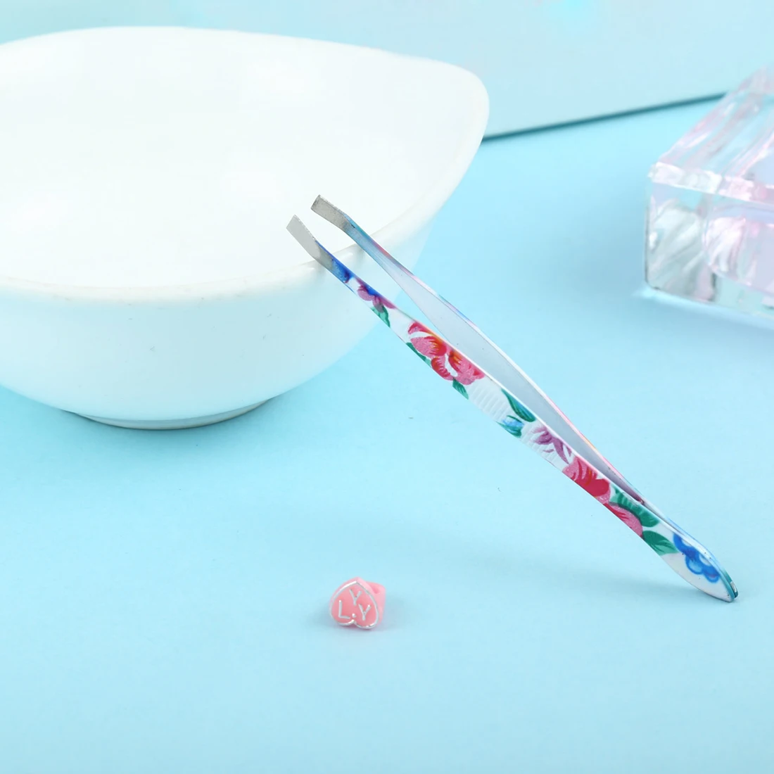 Face Hair Removal 1PCS Safe and Sharp Flower Stainless Steel Eyebrow Tweezers Eye Brow Trimmer Eyelash Clip Cosmetic Tool
Face Hair Removal 1PCS Safe and Sharp Flower Stainless Steel Eyebrow Tweezers Eye Brow Trimmer Eyelash Clip Cosmetic Tool