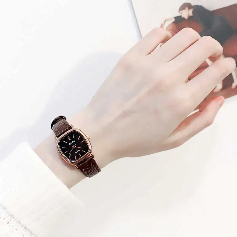 Simple leather square Small dial watch Fashion Women dress Wrist watches minimalist fresh female clock hours erkek kol saati
Simple leather square Small dial watch Fashion Women dress Wrist watches minimalist fresh female clock hours erkek kol saati