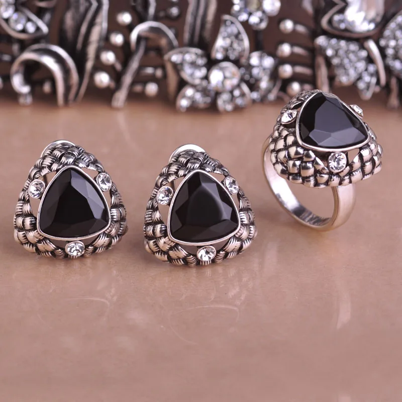 Blucome High Quality Stud Earrings Ring Jewelry Set Triangle Shape Black Alloy Women Girl Party Engagement Banquet Accessories 
Blucome High Quality Stud Earrings Ring Jewelry Set Triangle Shape Black Alloy Women Girl Party Engagement Banquet Accessories