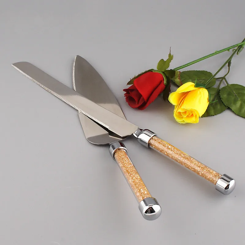Luxury Gold Foil Paper Cakes Shovel knives Wedding Cake Cutlery Set Decorated Handle Long Cake Knife Server Birthday Party Gift
Luxury Gold Foil Paper Cakes Shovel knives Wedding Cake Cutlery Set Decorated Handle Long Cake Knife Server Birthday Party Gift