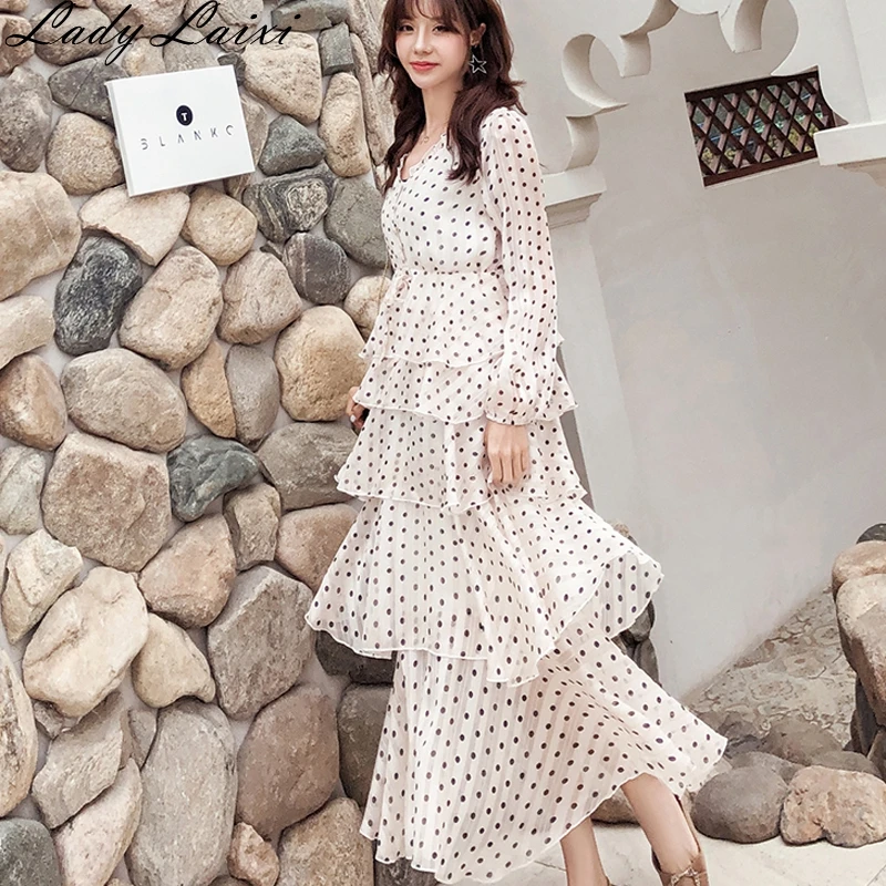 2019 Spring Runway Designer women v neck polka dot print Multi-layer ruffles long cake dress ladies golden line party dresses
2019 Spring Runway Designer women v neck polka dot print Multi-layer ruffles long cake dress ladies golden line party dresses