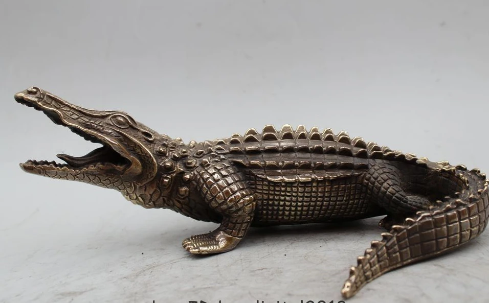 11" Old Chinese China Copper Bronze Lifelike Crocodilian Cayman Crocodile Statue
11" Old Chinese China Copper Bronze Lifelike Crocodilian Cayman Crocodile Statue