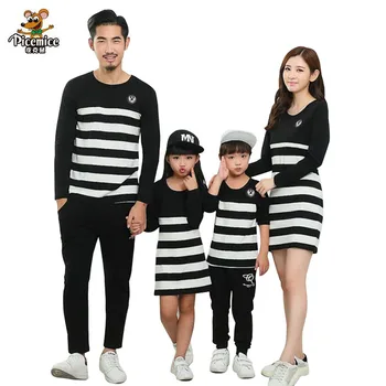 Family Clothing Mother Daughter Dresses Family Matching Outfits Striped Father Mother Girl Boy Shirts Pants Clothes Family Look
Family Clothing Mother Daughter Dresses Family Matching Outfits Striped Father Mother Girl Boy Shirts Pants Clothes Family Look