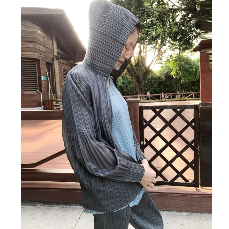 Miyake wrinkled women's wear hat jacket fashion Pleated large size thin long sleeves show thin free shipping
Miyake wrinkled women's wear hat jacket fashion Pleated large size thin long sleeves show thin free shipping
