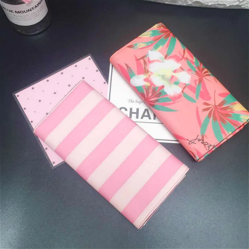 

2018 New arrivel! so nice charming package Cosmetic bag makeup bag for necessary makeup tools kits, very popular PASSPORT