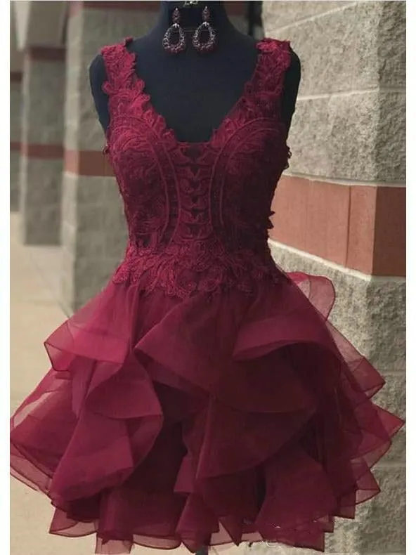 Burgundy Homecoming Dresses Lace Tops Organza Tulle Ruffles Skirt Tiered V Neck Mini Short Prom Party Dresses For Night Designer
Burgundy Homecoming Dresses Lace Tops Organza Tulle Ruffles Skirt Tiered V Neck Mini Short Prom Party Dresses For Night Designer
