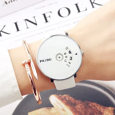 Korean version of the fashion men's watch men's couple watches ladies students belt watch quartz watch
Korean version of the fashion men's watch men's couple watches ladies students belt watch quartz watch