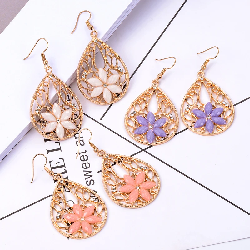 SUKI Vintage Golden Oorbellen Drop Hollow Out Dangle Hook Earrings Flower Pendant Big Drop Earrings For Women Jewelry Pendientes
SUKI Vintage Golden Oorbellen Drop Hollow Out Dangle Hook Earrings Flower Pendant Big Drop Earrings For Women Jewelry Pendientes