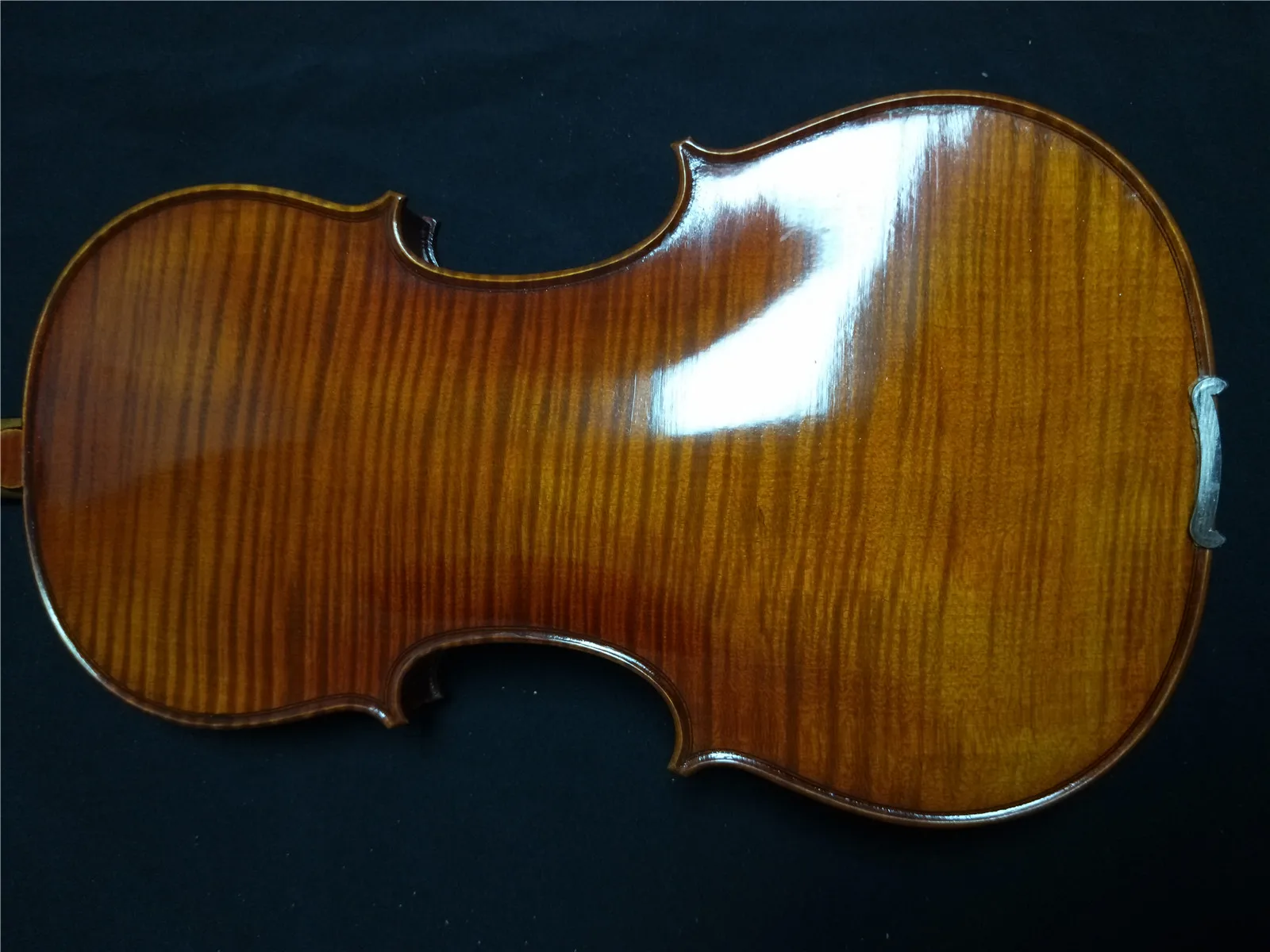 1 PC Finished Violin with One whole piece maple Back 4/4 with case and Brazil wood bow and rosin
1 PC Finished Violin with One whole piece maple Back 4/4 with case and Brazil wood bow and rosin