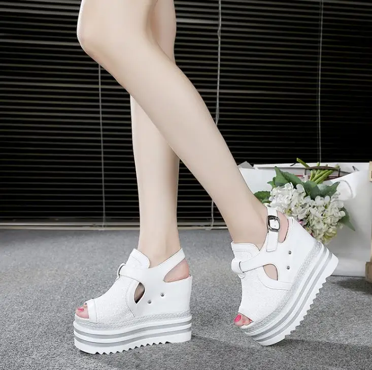 2018 spring and summer new high-heeled female sequins waterproof platform thick bottom Korean version of the muffin increase
2018 spring and summer new high-heeled female sequins waterproof platform thick bottom Korean version of the muffin increase
