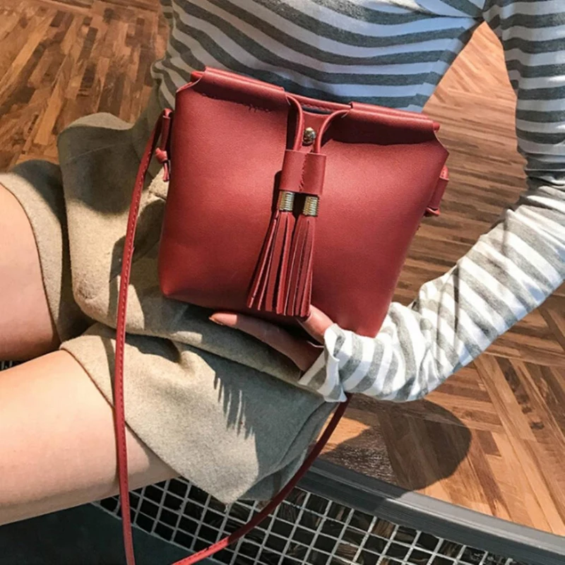Elegant Women Handbags Famous Designer Shoulder Crossbody Tassel Solid Women Messenger Bags PU Leather Handbags Purses 8G0093
Elegant Women Handbags Famous Designer Shoulder Crossbody Tassel Solid Women Messenger Bags PU Leather Handbags Purses 8G0093