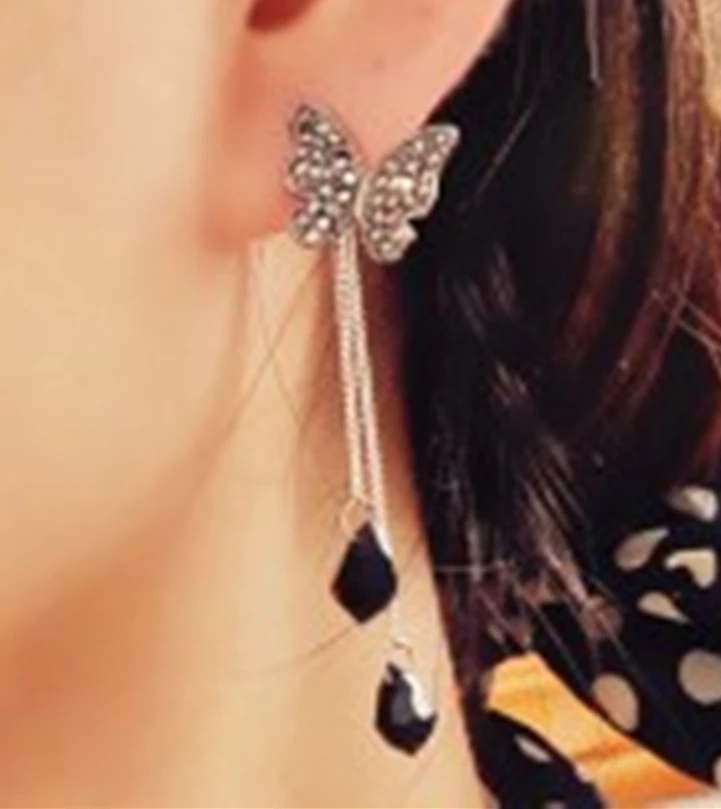 2015 new fashion butterfly pendant tassels Korea Fangzuan long section of dual-use earrings wholesale
2015 new fashion butterfly pendant tassels Korea Fangzuan long section of dual-use earrings wholesale