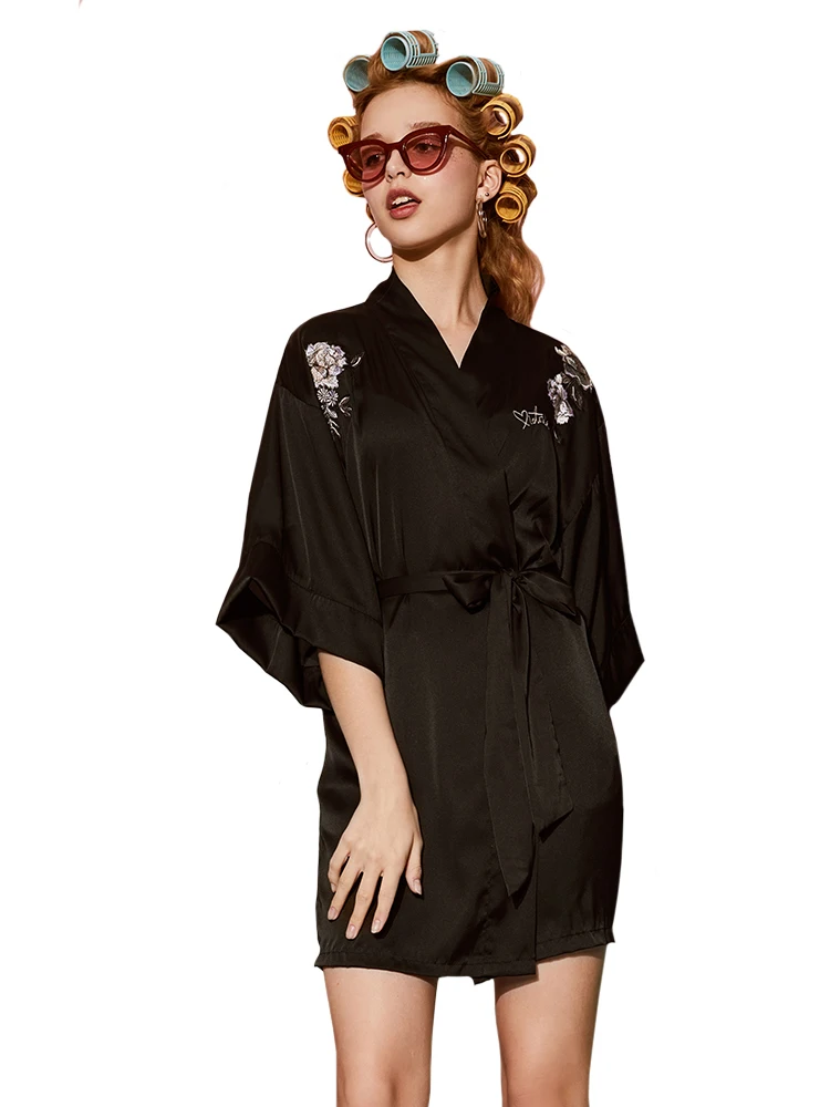 2020 plus bathrobe with belt japanese yukata kimono women satin robe sexy sleepwear flower bridesmaid robes
2020 plus bathrobe with belt japanese yukata kimono women satin robe sexy sleepwear flower bridesmaid robes