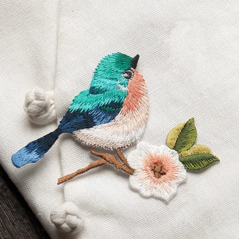 High Quality 1PC New 3D Craft Sewing Embroidered Iron On Applique Patch Birds DIY Clothes Accessories
High Quality 1PC New 3D Craft Sewing Embroidered Iron On Applique Patch Birds DIY Clothes Accessories
