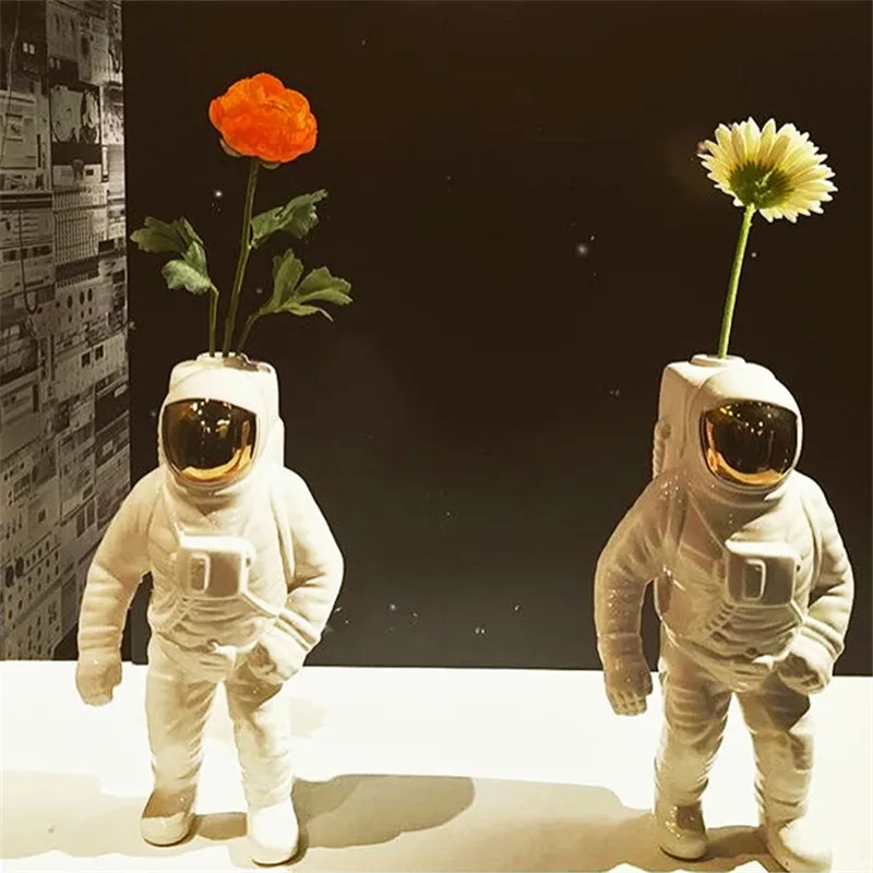 Space Man Sculpture Astronaut Ceramic Vase Creative Decoration Living Room Flower Arrangement Ins Home Model For Tabletop Decor
Space Man Sculpture Astronaut Ceramic Vase Creative Decoration Living Room Flower Arrangement Ins Home Model For Tabletop Decor
