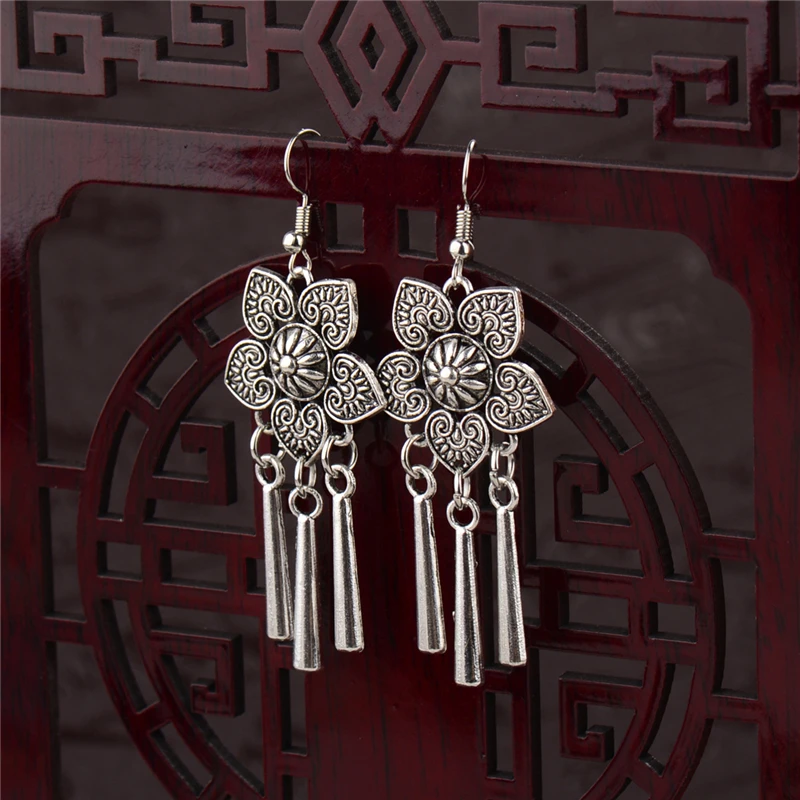 Amader 2018 Ethnic Women's Flower Hollow Gypsy Silver Drop Earrings Cylindrical Tassel Boho Tribal Jewelry India Jhumki E4004
Amader 2018 Ethnic Women's Flower Hollow Gypsy Silver Drop Earrings Cylindrical Tassel Boho Tribal Jewelry India Jhumki E4004