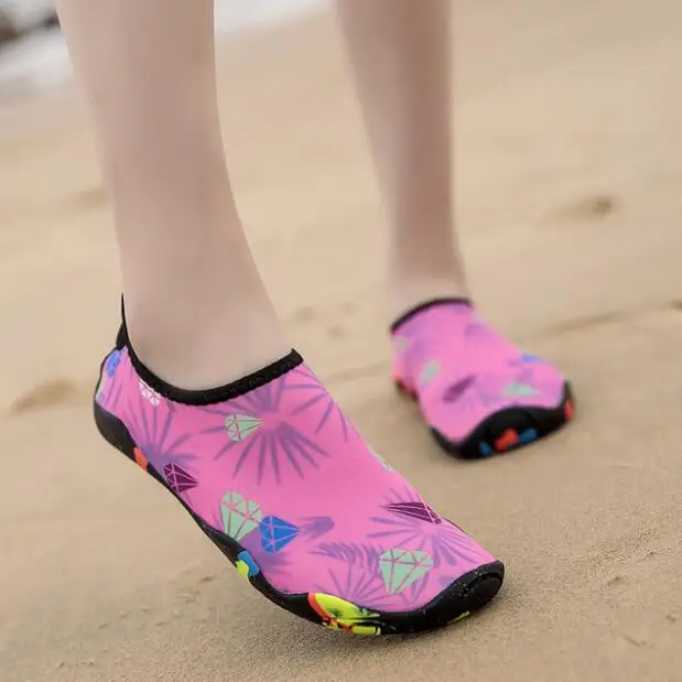 2019 Men Water Shoes Women Outdoor Sneaker Swimming Pool Aqua Shoes Diving Wading Beach Shoe Barefoot Unisex Sea Shoes size 3546
2019 Men Water Shoes Women Outdoor Sneaker Swimming Pool Aqua Shoes Diving Wading Beach Shoe Barefoot Unisex Sea Shoes size 3546