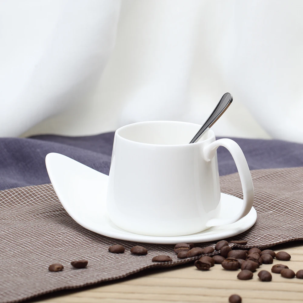 Doodle original001 Bone china Coffee Cups High Quality Creative White Ceramic cup Creative gifts with plate and spoon250ml
Doodle original001 Bone china Coffee Cups High Quality Creative White Ceramic cup Creative gifts with plate and spoon250ml