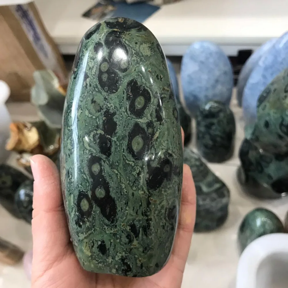Spiritual decorative natural malachite stones and minerals crystal specimen for healing JM
Spiritual decorative natural malachite stones and minerals crystal specimen for healing JM