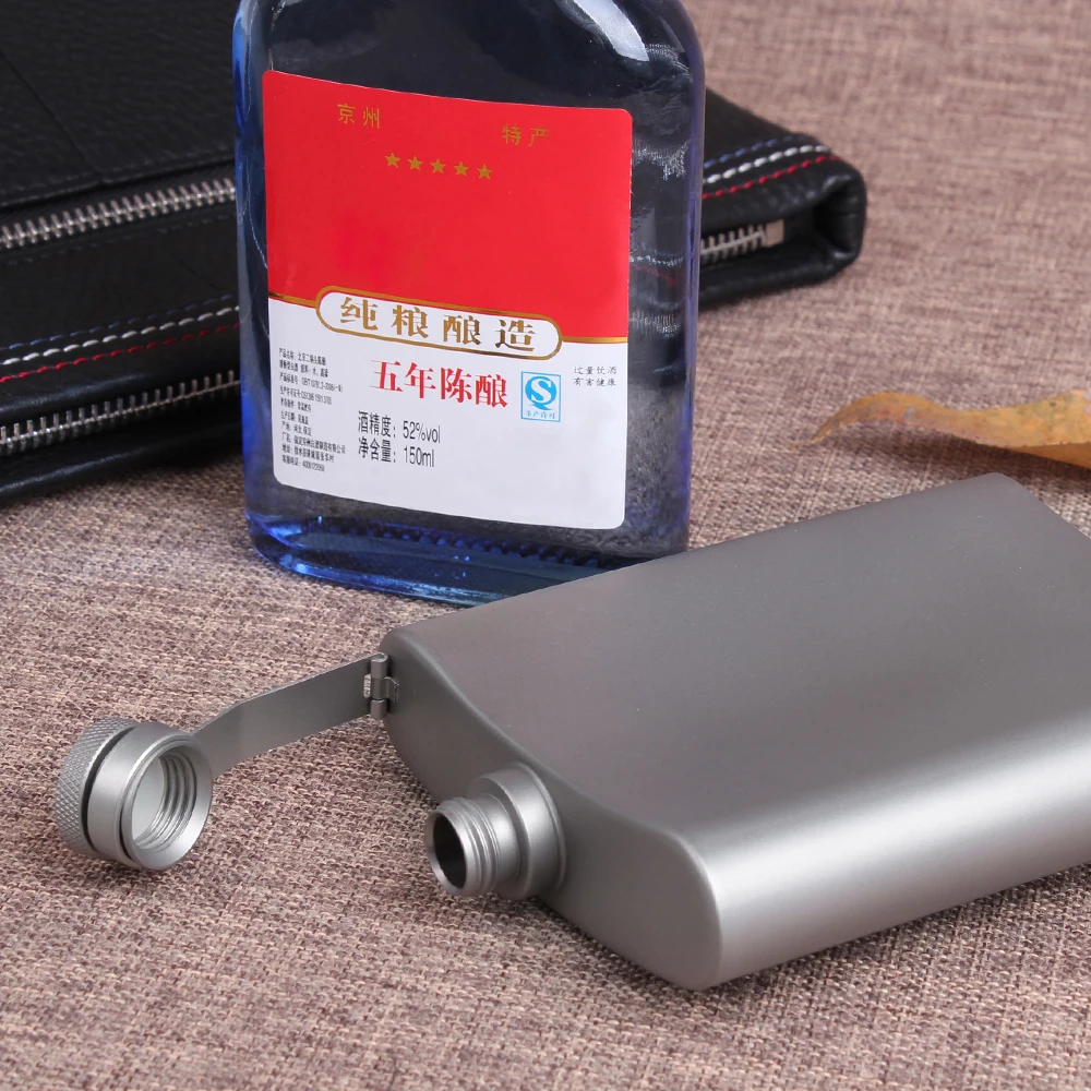 Lixada 180ml Titanium Hip Flask Leakproof Titanium Flask Alcohol Whisky Wine Flask Wearproof Wine Pot Drinking Cup for Outdoor Camping Backpacking Travel Picnic