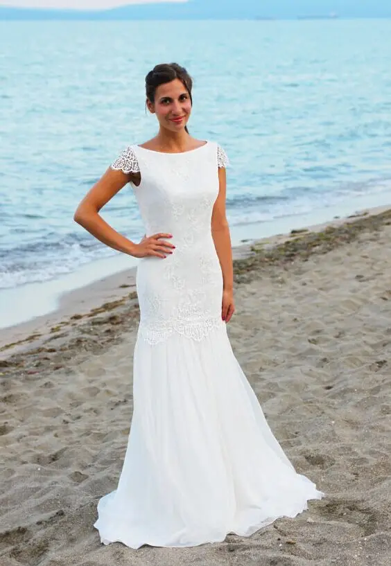 Fashion Lace Beautiful Beach Wedding Dress Backless Floor-length White/Ivory Color Bride Dress Wedding Gown Vestido de Noiva
Fashion Lace Beautiful Beach Wedding Dress Backless Floor-length White/Ivory Color Bride Dress Wedding Gown Vestido de Noiva