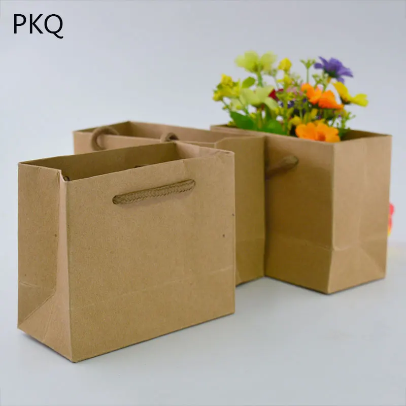 12*6*10cm Small Black white kraft paper bag with handles for Wedding Party Fashionable clothes Gift packing paper shopping bag
12*6*10cm Small Black white kraft paper bag with handles for Wedding Party Fashionable clothes Gift packing paper shopping bag