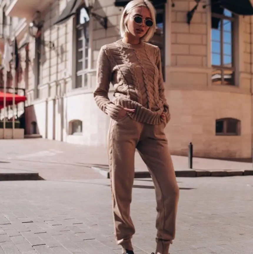New women's sports two-piece sets female turtleneck sweater long-sleeved lace trousers women's suit winter drawstring geometric
New women's sports two-piece sets female turtleneck sweater long-sleeved lace trousers women's suit winter drawstring geometric