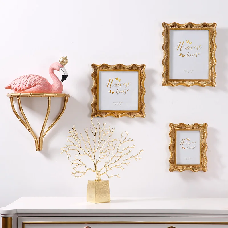 American Rococo style resin gold scalloped photo frame European creative light luxury wall decoration frame jewelry ornaments
American Rococo style resin gold scalloped photo frame European creative light luxury wall decoration frame jewelry ornaments