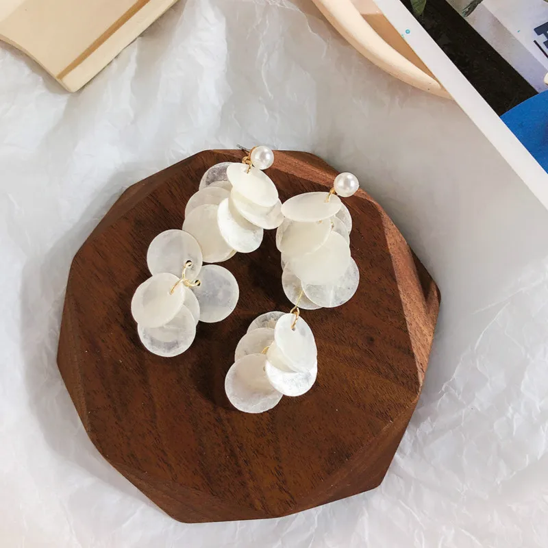 2019 Elegant Fairy Pearl Ear Nails Round Shell Tassels Crisscross Earrings Chain Long Temperament Famous Woman Eardrop For Women
2019 Elegant Fairy Pearl Ear Nails Round Shell Tassels Crisscross Earrings Chain Long Temperament Famous Woman Eardrop For Women