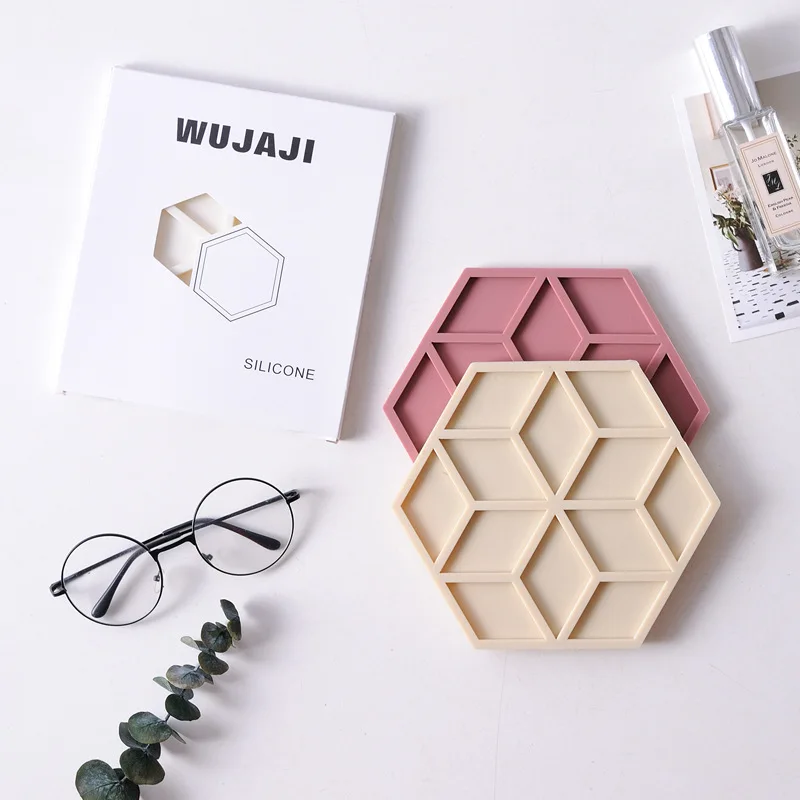 Hexagon Silicone Coaster Anti Slip Heat-insulated Cup Mats Chic Colorful Geometric Pattern Pad INS Desktop Decoration 1pc
Hexagon Silicone Coaster Anti Slip Heat-insulated Cup Mats Chic Colorful Geometric Pattern Pad INS Desktop Decoration 1pc
