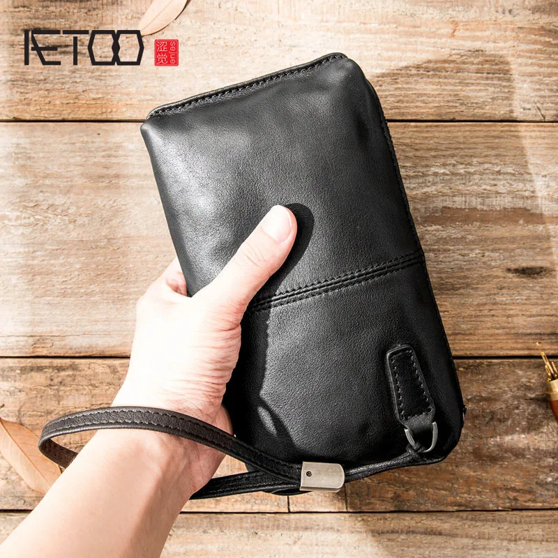 AETOO Leather handbag men's soft leather retro casual long wallet men's first layer leather zipper wallet phone bag female tide
AETOO Leather handbag men's soft leather retro casual long wallet men's first layer leather zipper wallet phone bag female tide