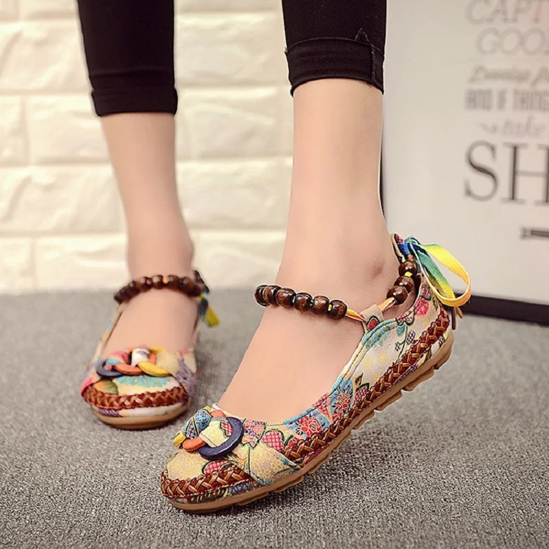 2019 spring and autumn handmade beaded embroidered single shoes flat old Beijing shoes versatile inner flat shoes
2019 spring and autumn handmade beaded embroidered single shoes flat old Beijing shoes versatile inner flat shoes