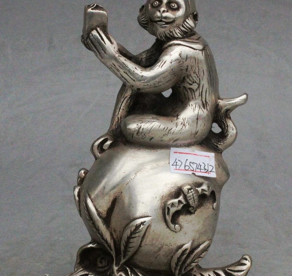Old Chinese FengShui Silver Monkey Hold Seal Seat Peach Wealth Statue Sculpture
Old Chinese FengShui Silver Monkey Hold Seal Seat Peach Wealth Statue Sculpture