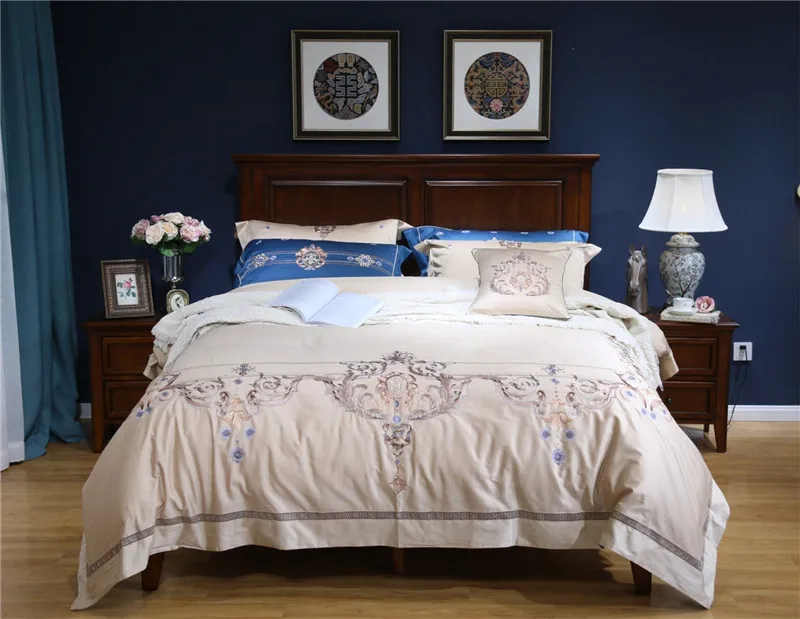 100% Egypt Cotton beige Luxury Royal Bedding set Queen/King Size Embroidery Bed set Duvet cover Bed linen Pillowcases
100% Egypt Cotton beige Luxury Royal Bedding set Queen/King Size Embroidery Bed set Duvet cover Bed linen Pillowcases